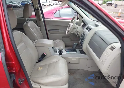 2008 Ford Escape Xlt z USA, uszkodzony, nr VIN 1FMCU93138KC92071